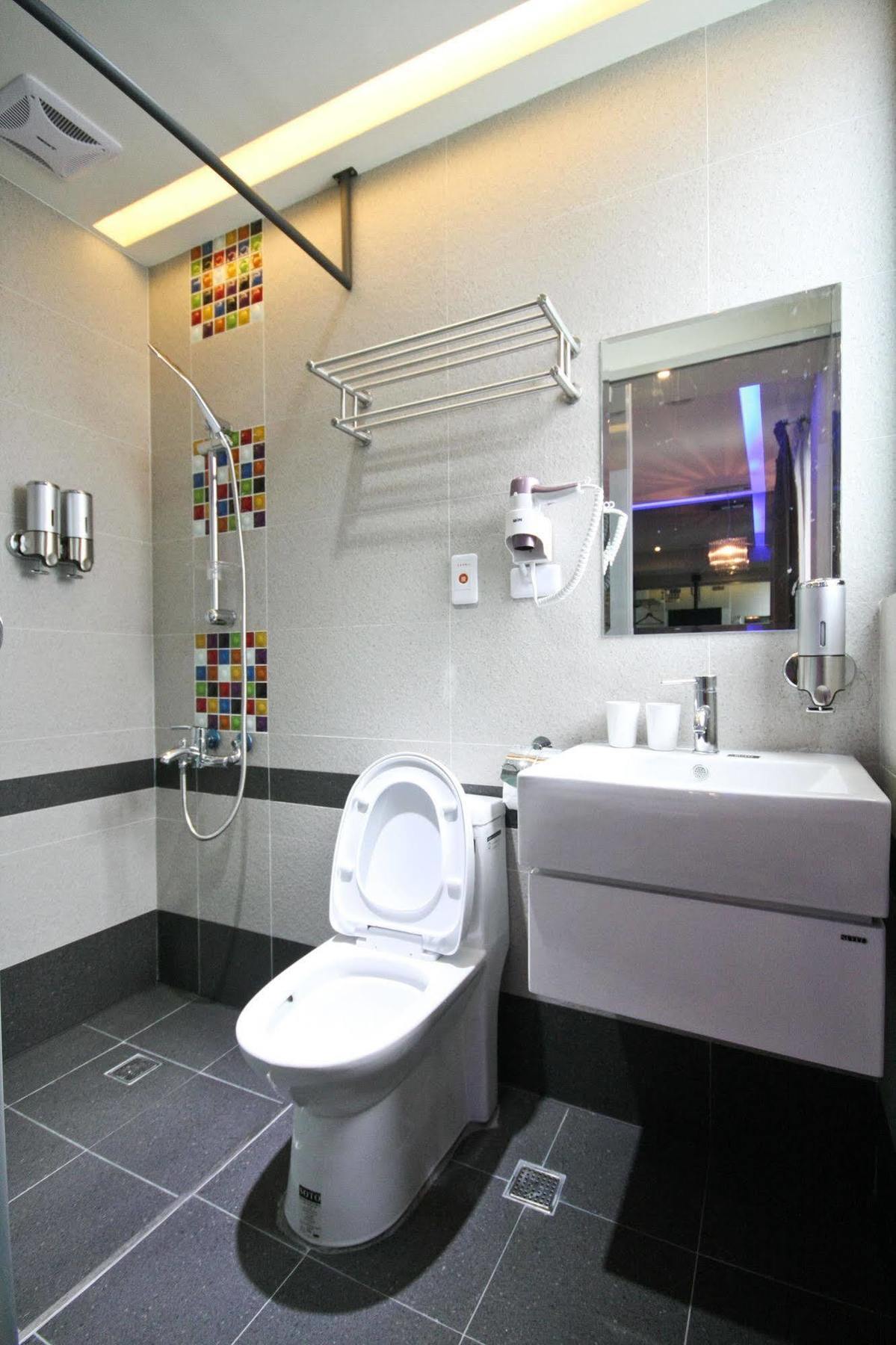 Check Inn Express Taichung Fuxing Hall 2 מראה חיצוני תמונה